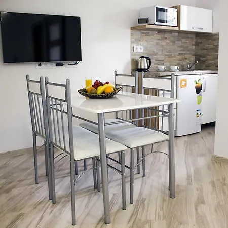 Ξενοδοχείο με διαμερίσματα Apart-club Zora 4*